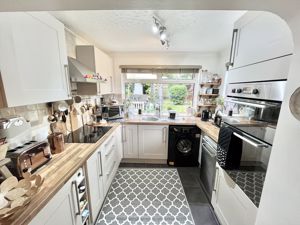 Kitchen- click for photo gallery